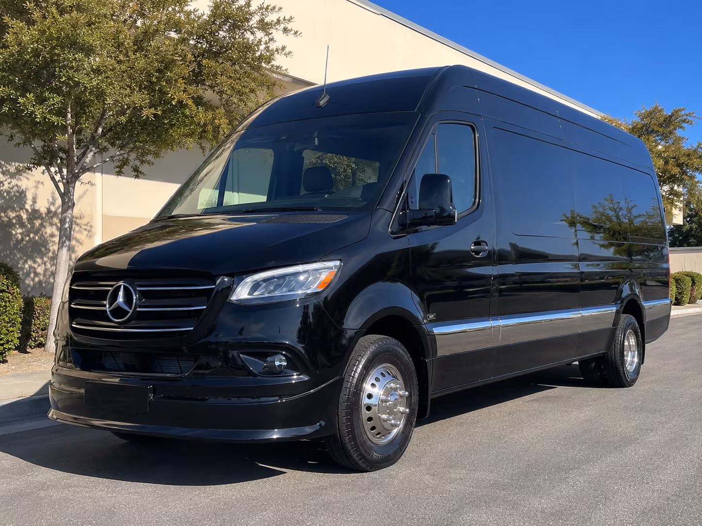 St. Paul Airport Shuttle & Transportation party bus exterior