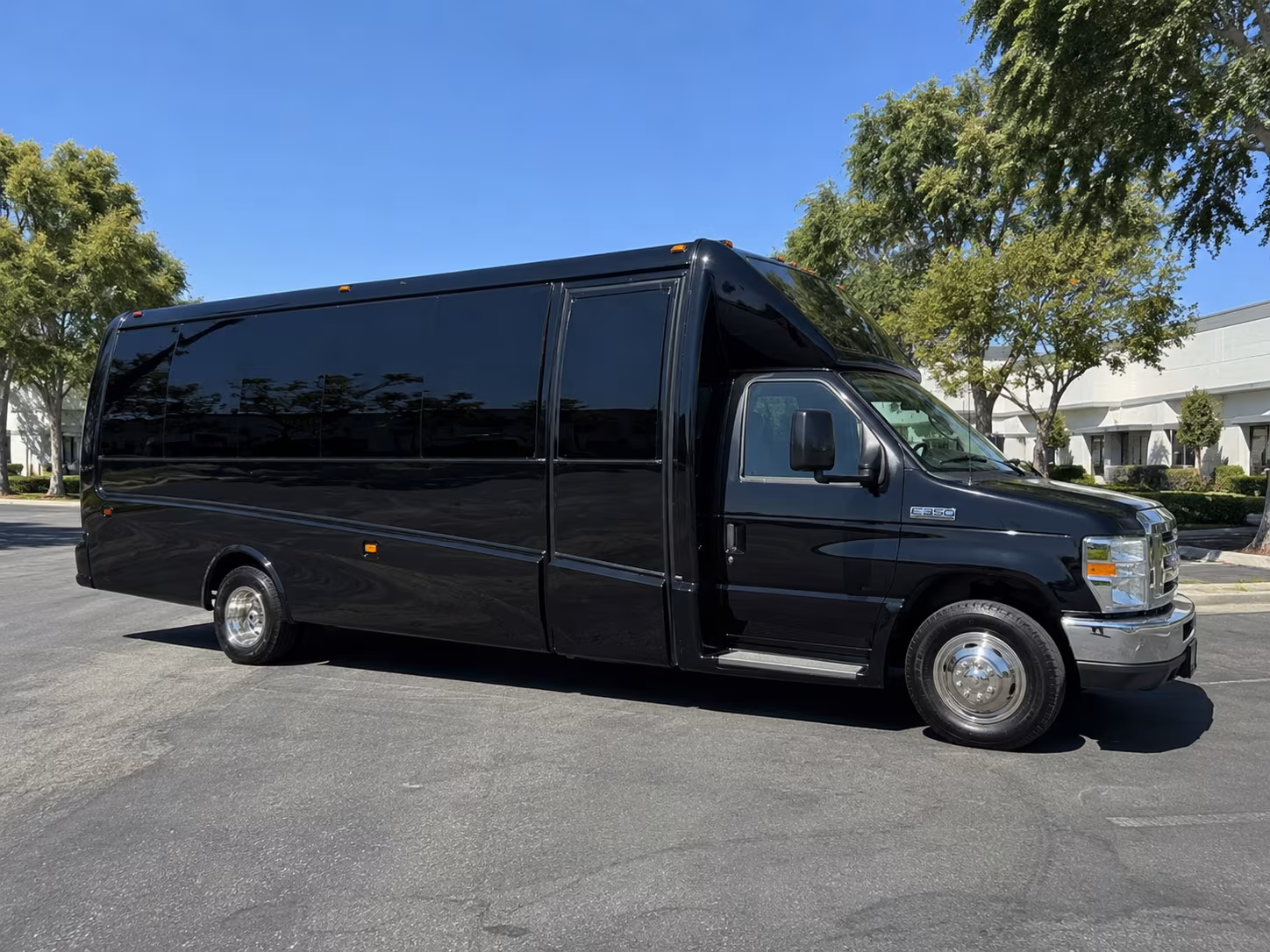 St. Paul Winery Tour & Pub Crawl Transportation party bus exterior