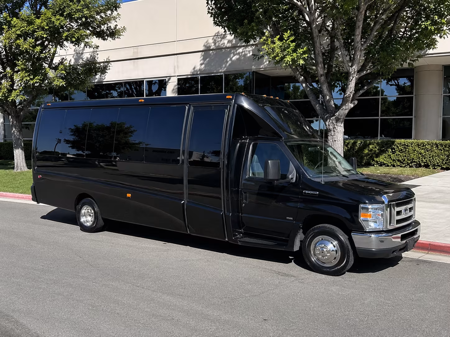 St. Paul Winery Tour & Pub Crawl Transportation party bus exterior